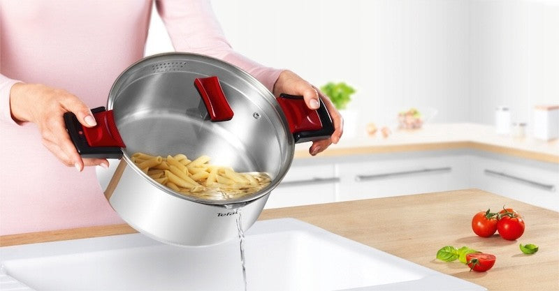 Tefal Cook & Clip pot set - clip strainer detail